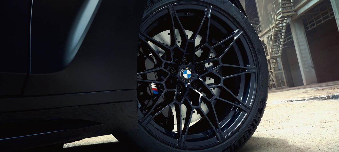BMW M3 Competition Touring G81 BMW Individual Frozen Black metallic M Compound-Bremse schwarz Nahaufnahme